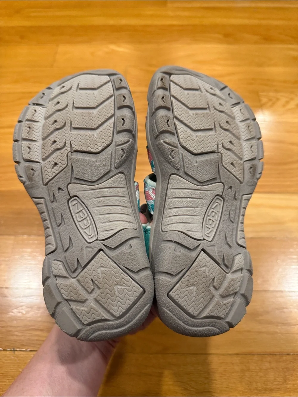 Keen Newport girls camo sandals size 3.